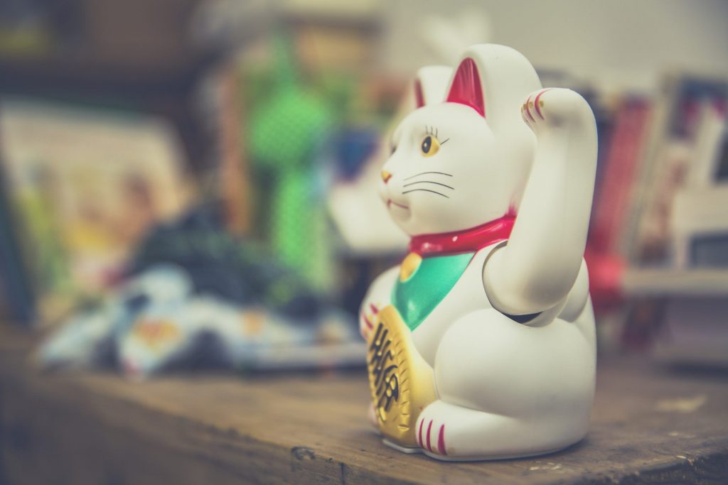 4 curiosidades del gato chino de la suerte – China Service